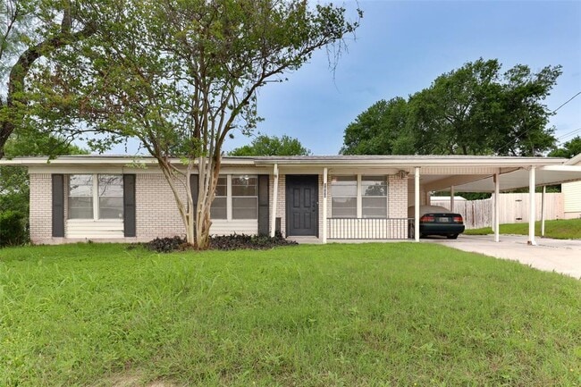 Building Photo - 1800 Rhodes Rd