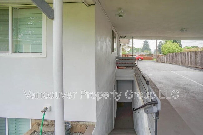 Photo - 2218 E 18th St Unit B