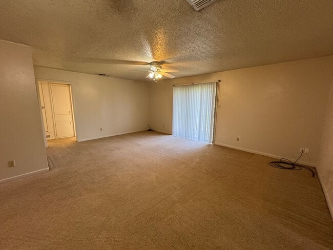 1104 Cummings Ave