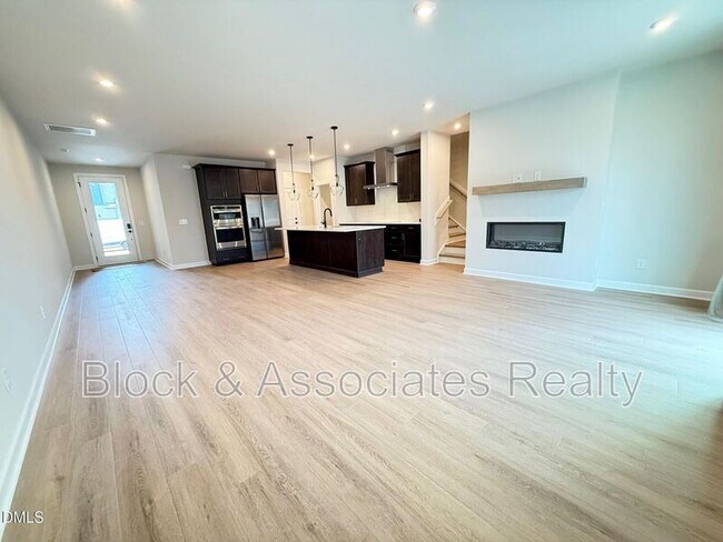 Photo - 216 Oak Summit Pl