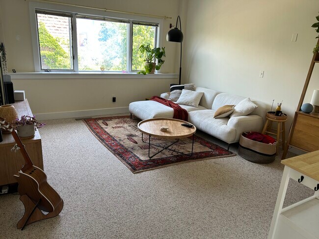 Photo - 1 The Cres Unit #5