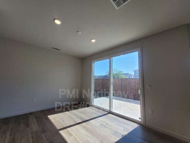 Photo - 109 Clownfish St
