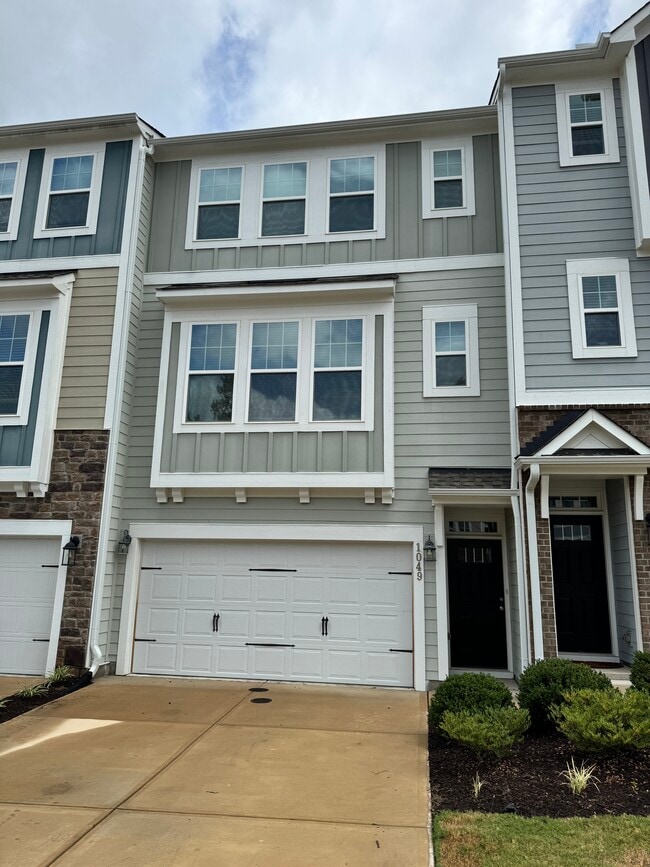 Building Photo - 1049 Manorhaven Dr
