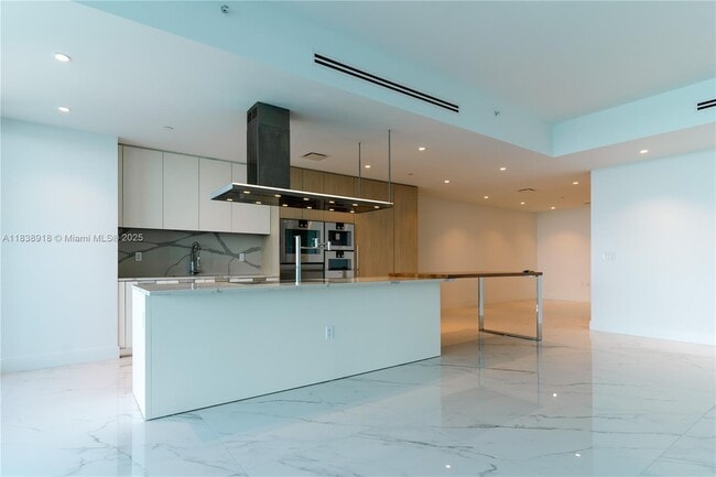 Photo - 15701 Collins Ave