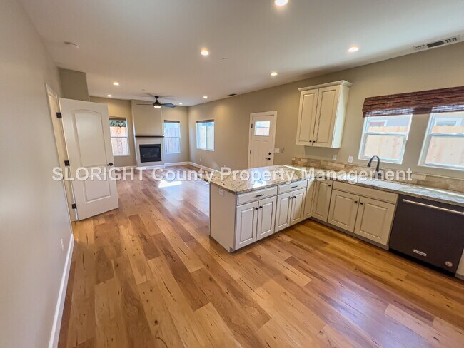 Photo - AVAILABLE NOW - Spacious Home Close to Downtown Paso Robles - 3 Bed / 2.5 Bath