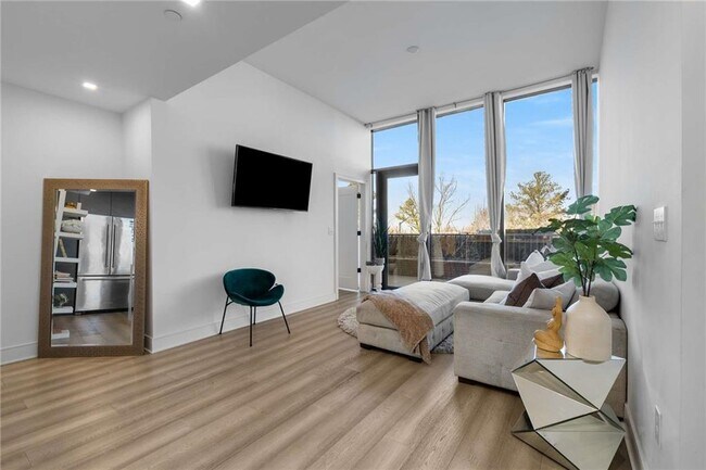 Photo - 788 West Marietta St NW Unidad 116