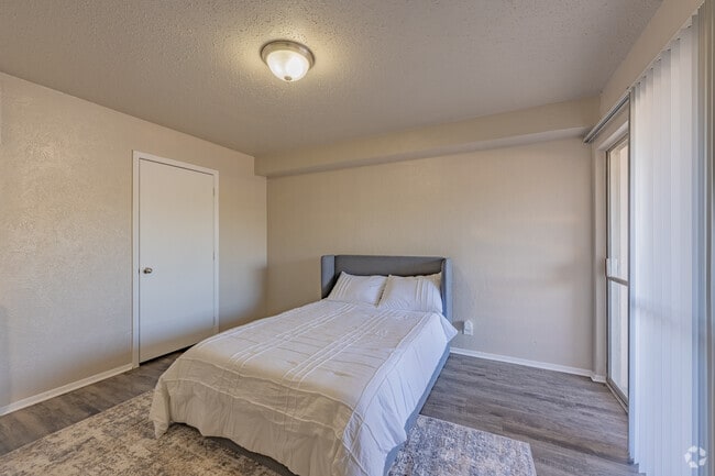 1BR, 1BA - 650SF - Bedroom