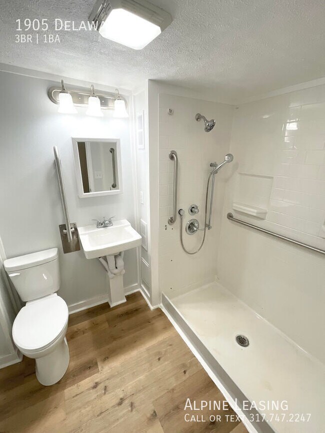 Photo - 1905 Delaware St