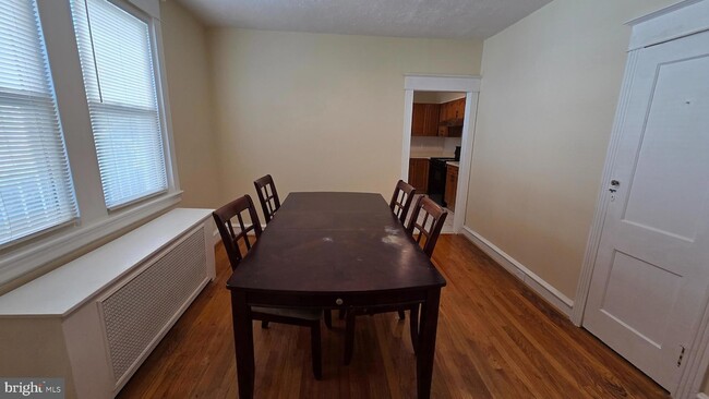 Photo - 5725 N Lawrence St