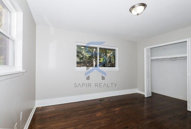 Photo - 5425 Skyview Dr SW