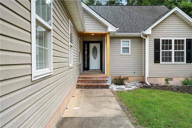 Photo - 141 Poplar Way