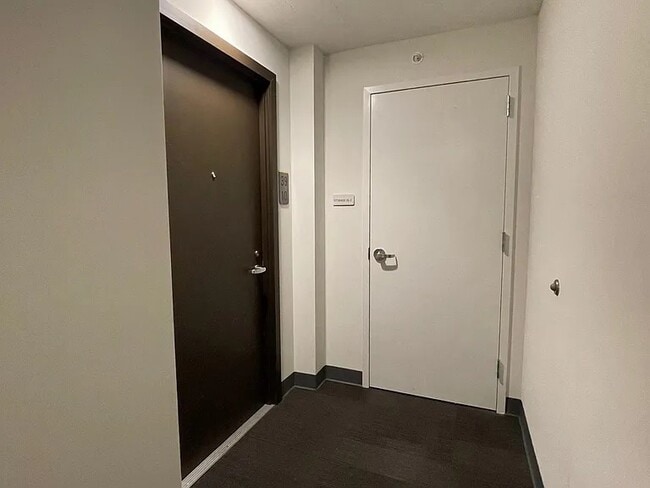 Photo - 988 Halekauwila St