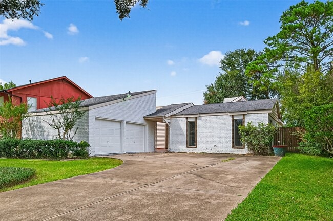Building Photo - 2042 Hilton Head Dr Rental