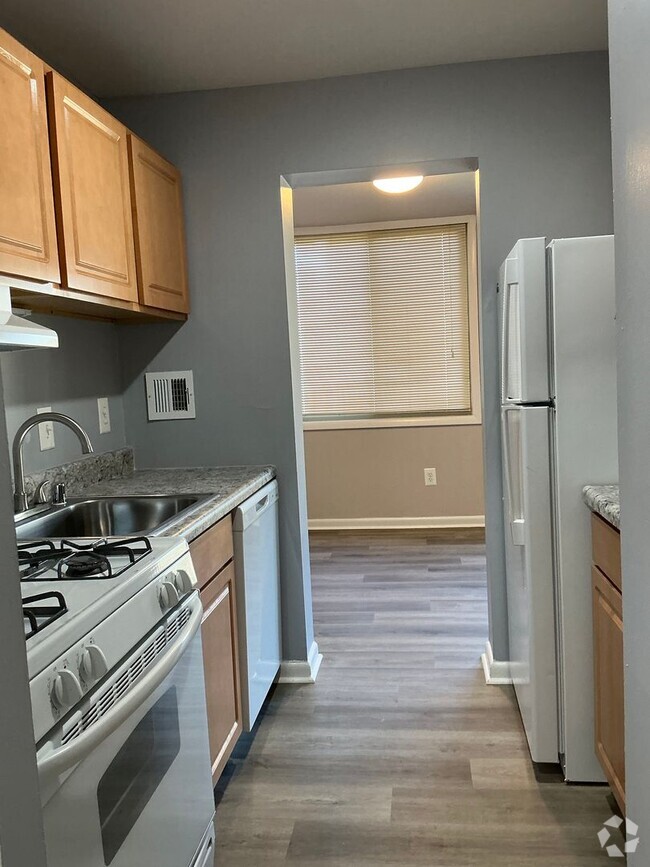 Building Photo - Gorgeous ground level and rarely available... Unit T5 Rental