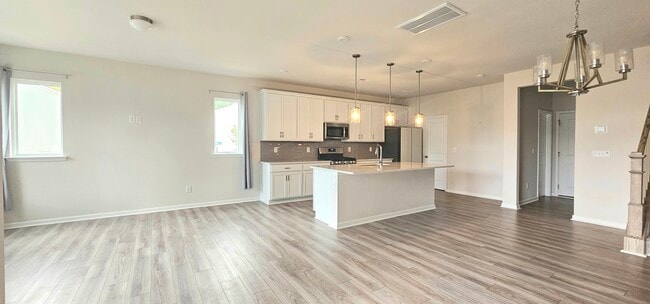 Living, dining and kitchen area - 904 Kinsey Aly