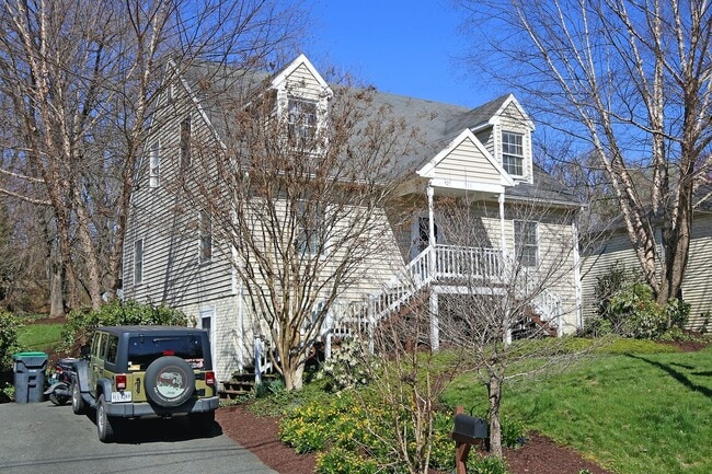 Building Photo - 755 King St Unit King St 755 #A - LB 12/10/25