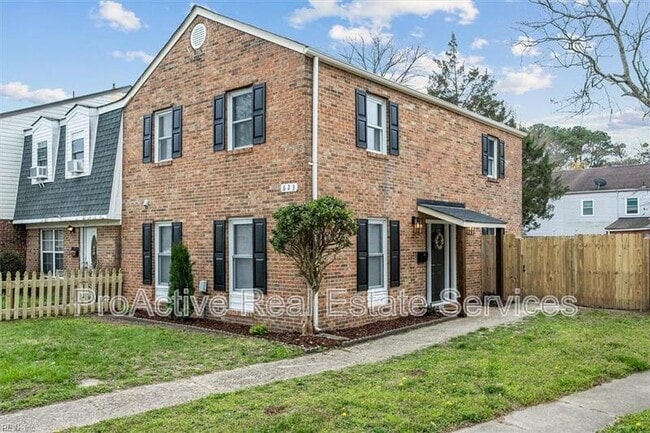 Building Photo - 623 Red Horse Ln