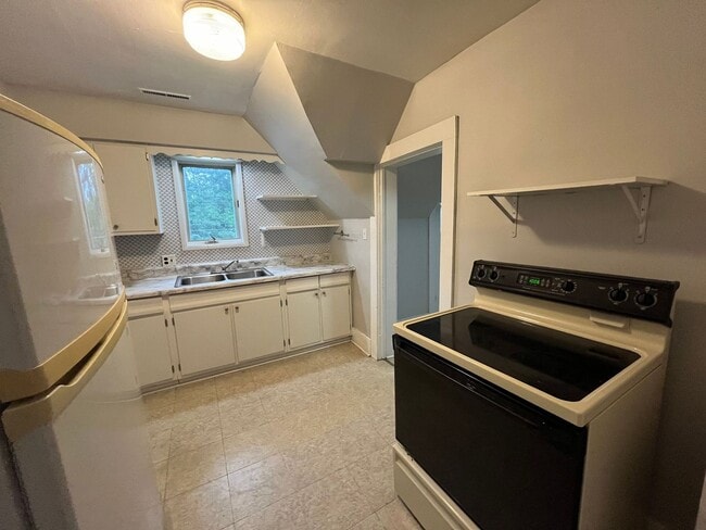 Photo - 605 N State St Apartment Unit Upper