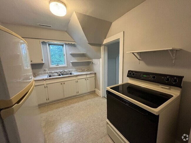 Building Photo - 605 N State St Unit Upper Rental
