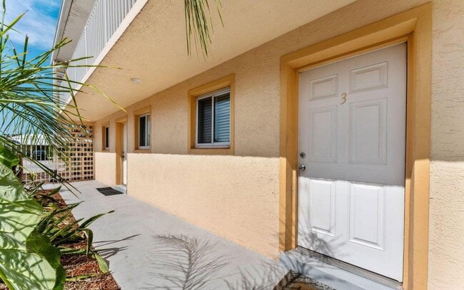 Building Photo - 211 Circle Dr Unit 03-A