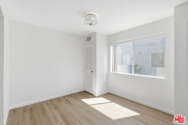 Photo - 1002 N Edgemont St Unit 7