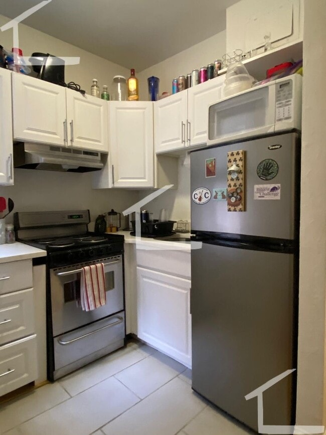 Beautiful Two Bed Right in Beacon Hill - Beautiful Two Bed Right in Beacon Hill Condo
