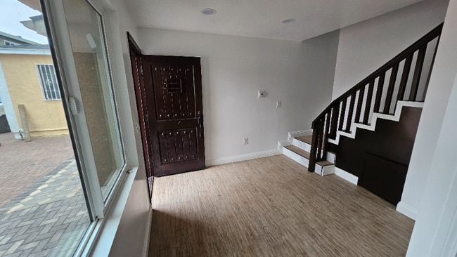 Photo - 711 N Sloan Ave Unidad 711