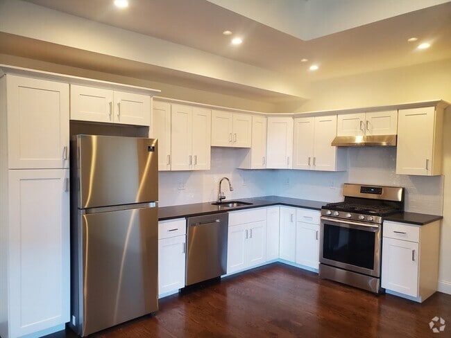 Building Photo - 118 Dorchester St Unit 2 Rental