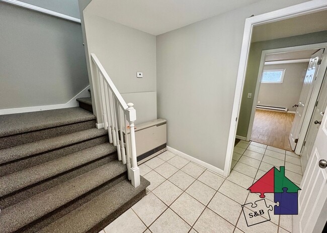 Photo - Modern 3 Bedroom 2.5 Bathroom Shelburne Apartment!