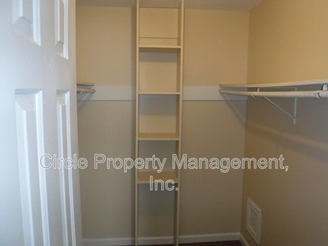 Photo - 126 Claybill Dr Unit B