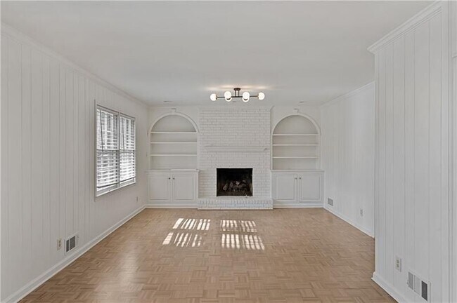 Photo - 1000 Carter Dr NE