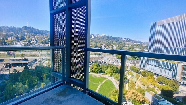 Photo - **HOLIDAY SPECIAL OWNER WILL PAY MOVE IN/O...