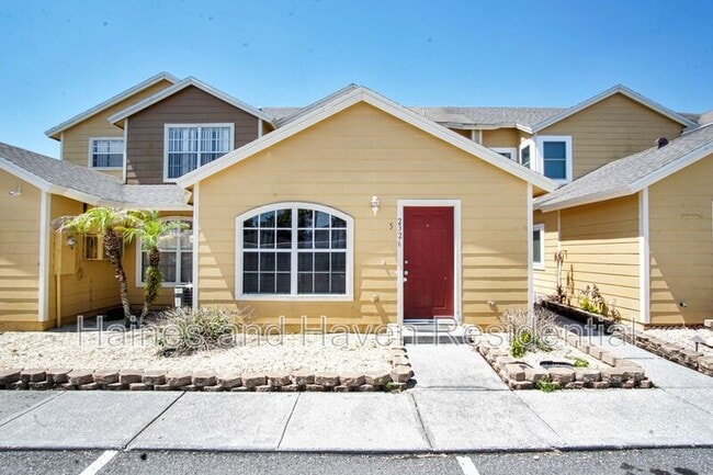 Building Photo - 2326 Fan Palm Dr