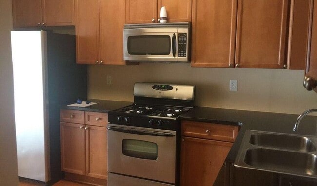 Photo - 1664 Oakbrook Lake Dr NW