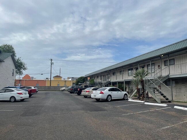 West Oak Apartments