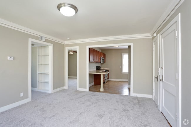 1BR, 1BA - 675 SF - Living Room