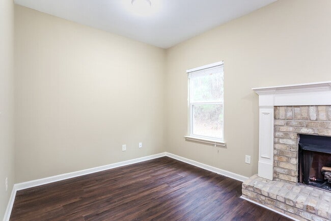 Photo - 118 Crescent Woode Way