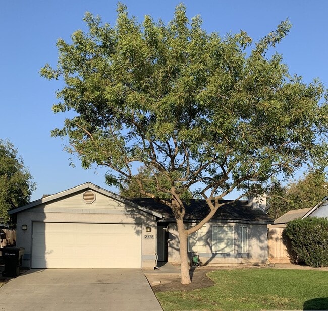 Building Photo - 3 Bedroom 2 Bath Home