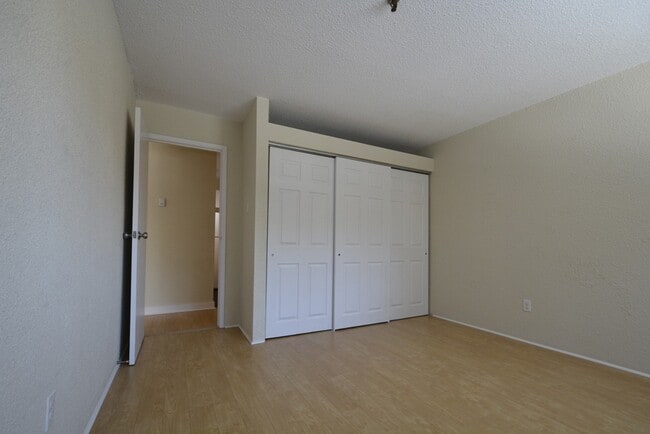 5-35 Harlington - 5-35 Harlington