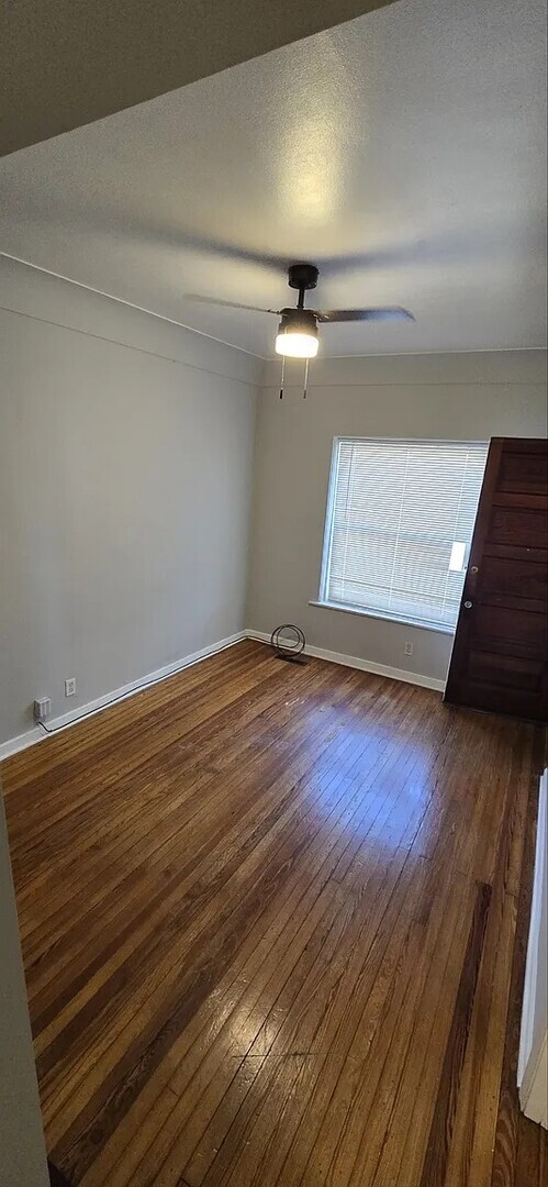 Photo - 2745 W Belmont Ave