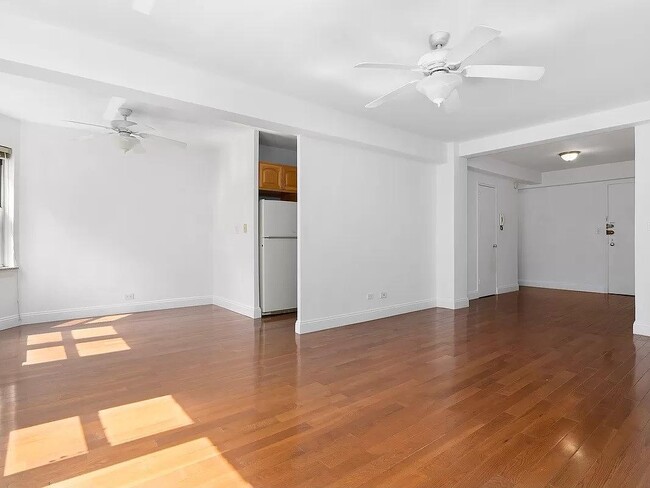 Building Photo - 135 Willow St Unit 203