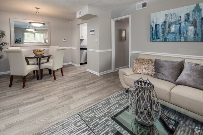 2 beds, 1.5 baths, 950 sq ft