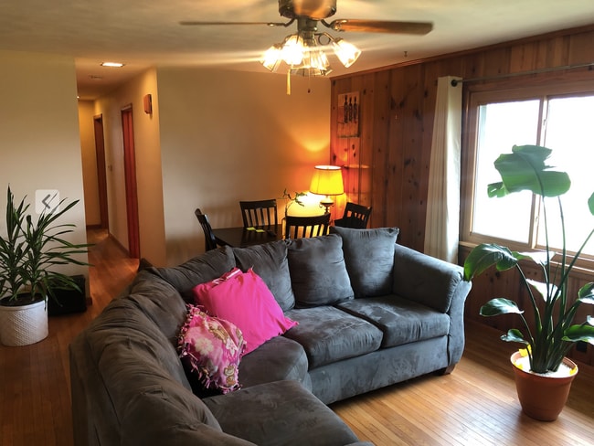 Photo - 410 N Hillsdale Dr