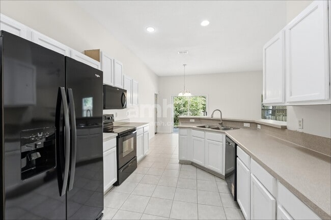 1680 Austin Ln