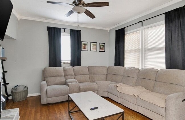 Building Photo - 33-35-35 Hitchcock St Unit 2