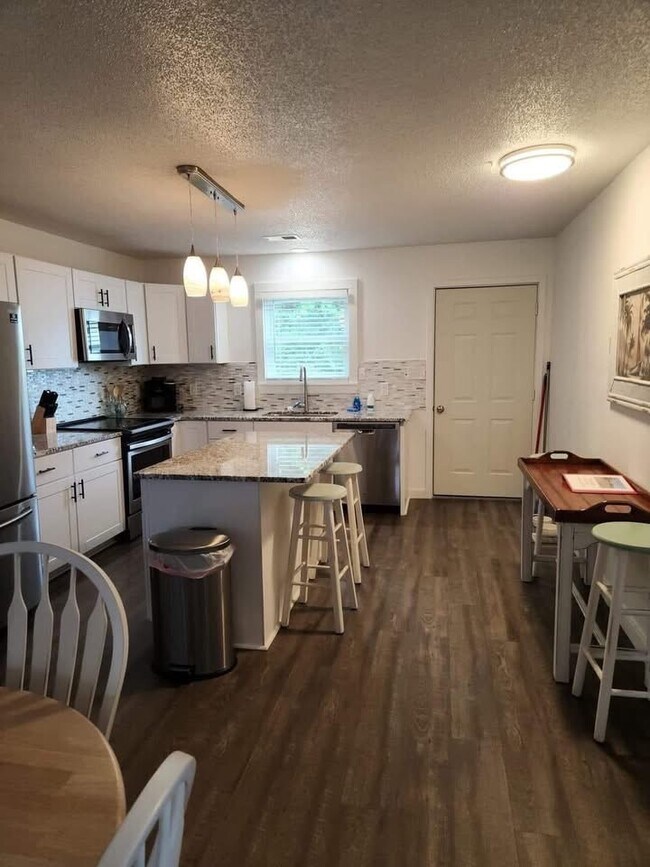 Photo - 707 Fox St