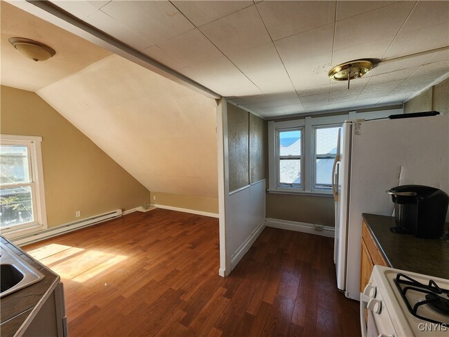 Photo - 927 State St