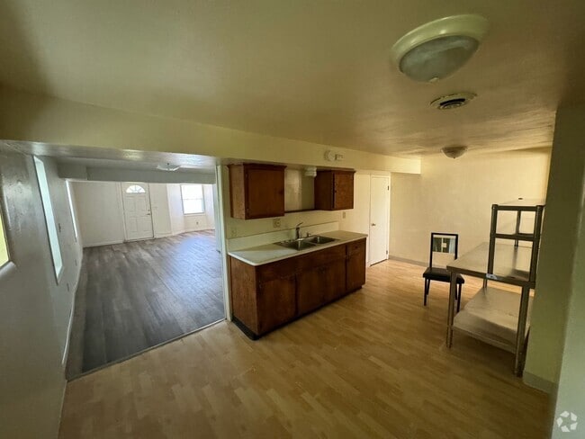 Building Photo - 2818 W St Paul Ave Rental