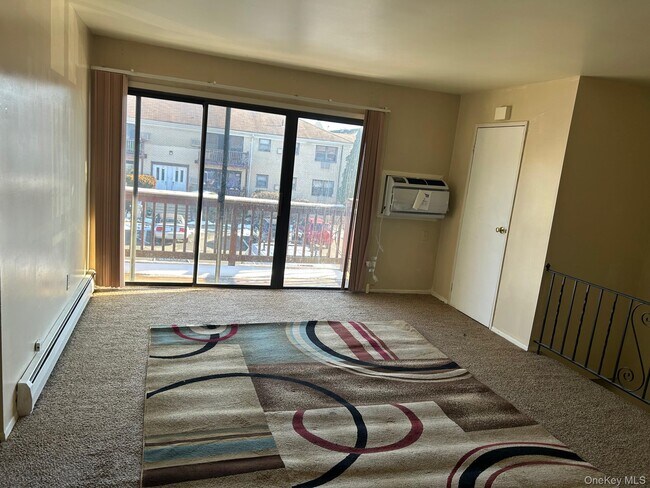 Photo - 68 Sneden Pl W Unidad 68