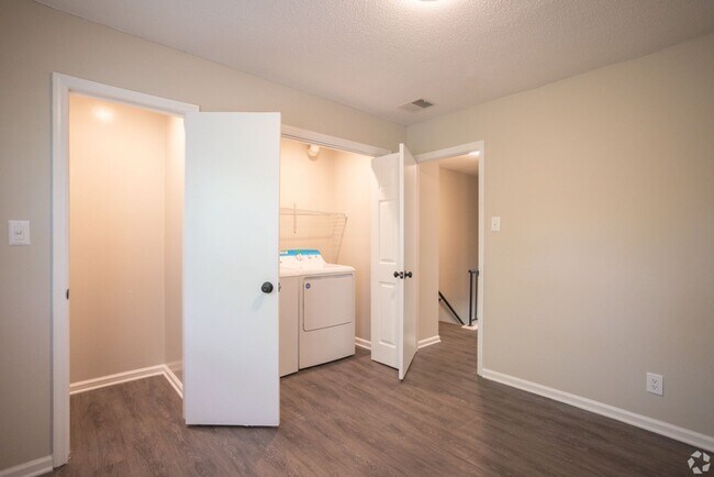 Beautiful Chesney Woods Townhomes